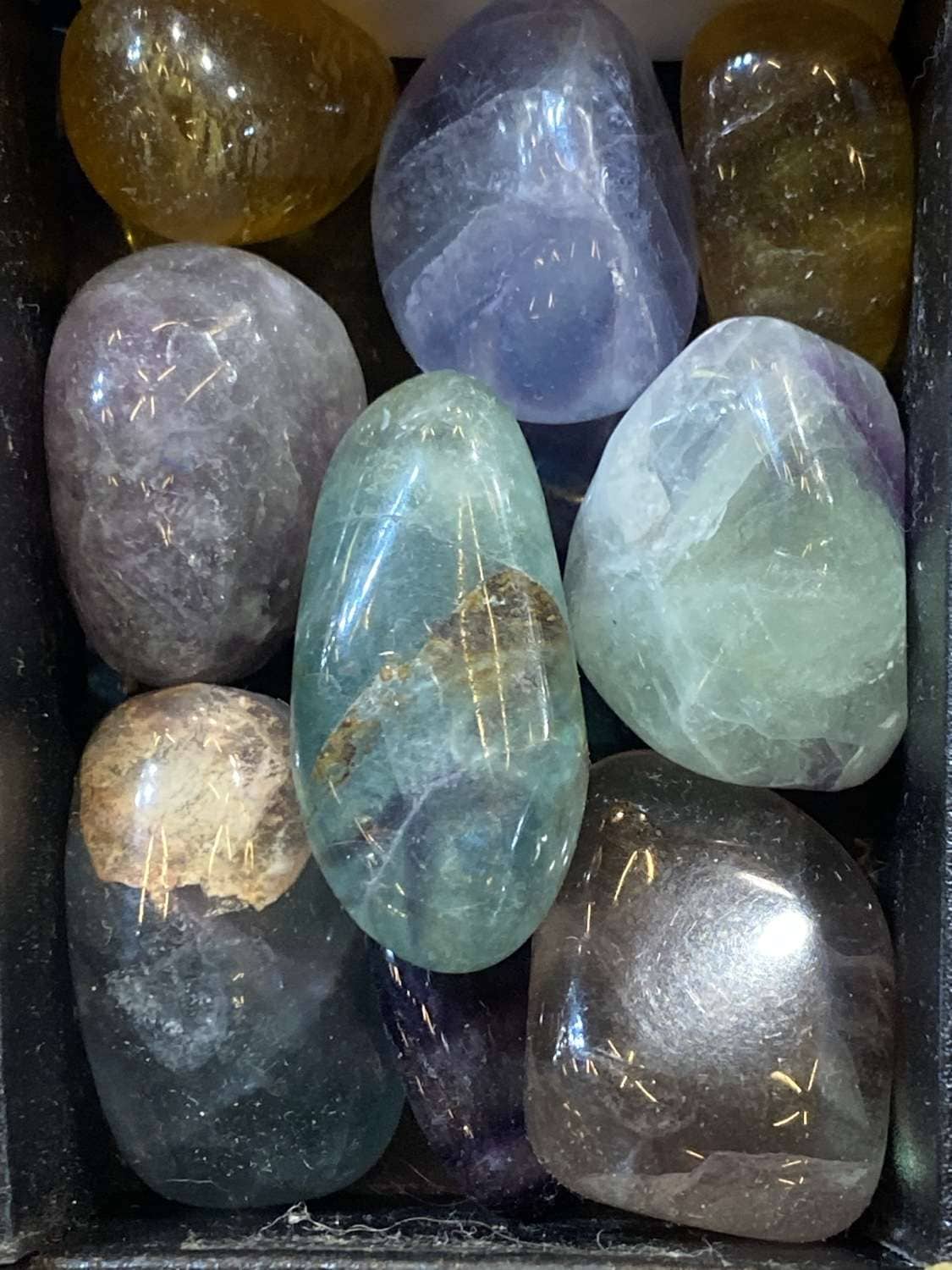 Pierres de la région Hauts-de-France, polies et naturelles, pour collection ou décoration.