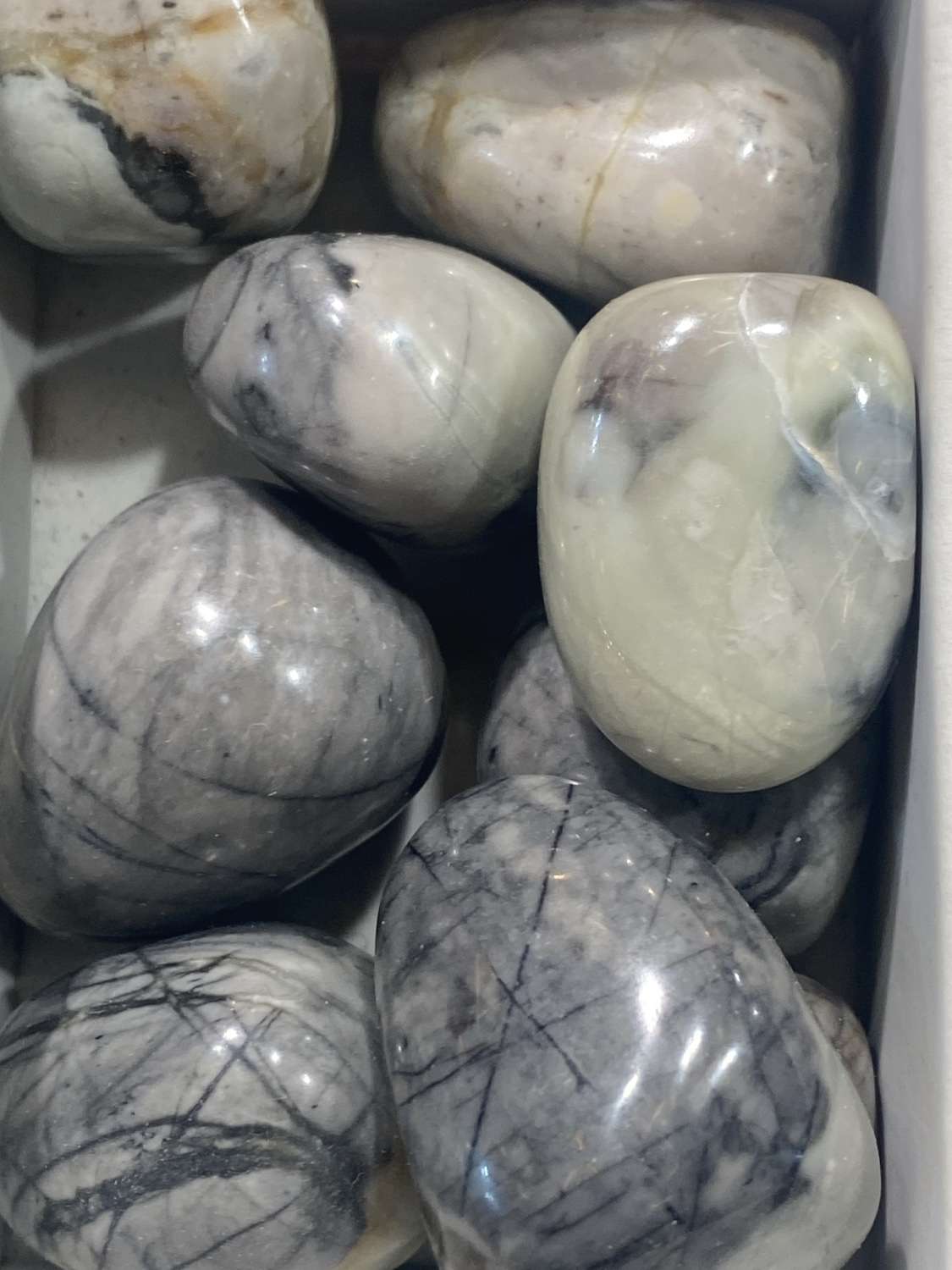 Jaspe picasso pierre roulee