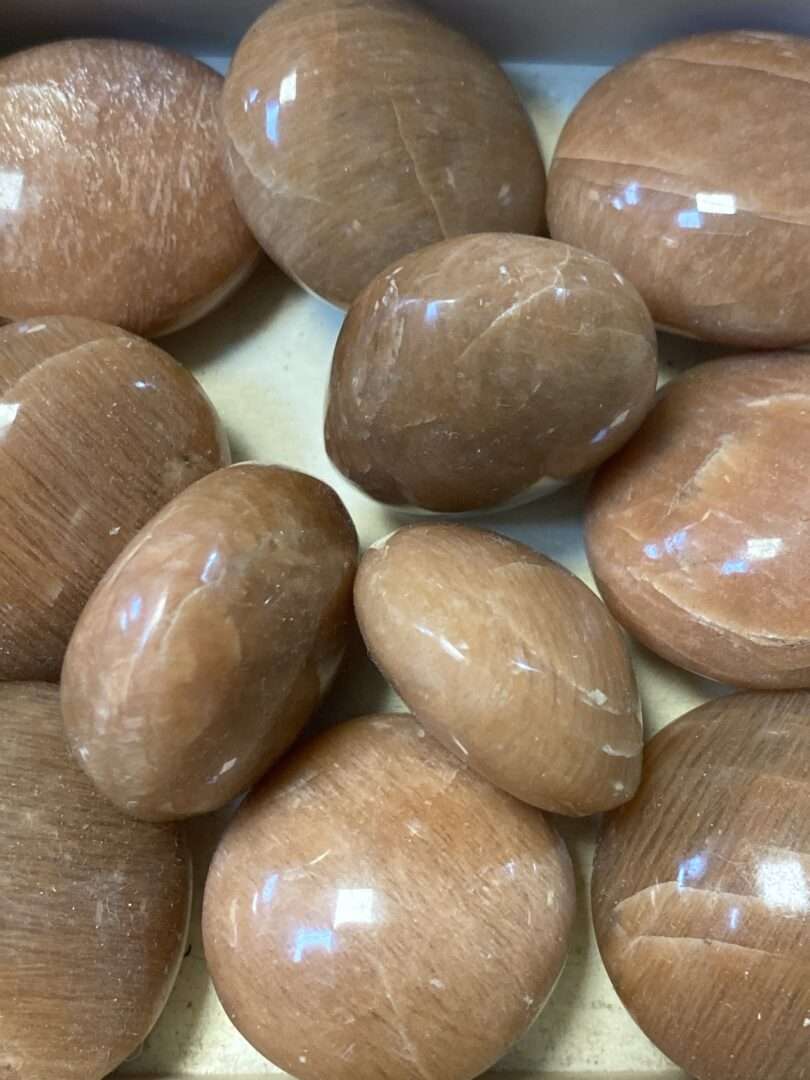 Pierre de lune rose pierre roulee