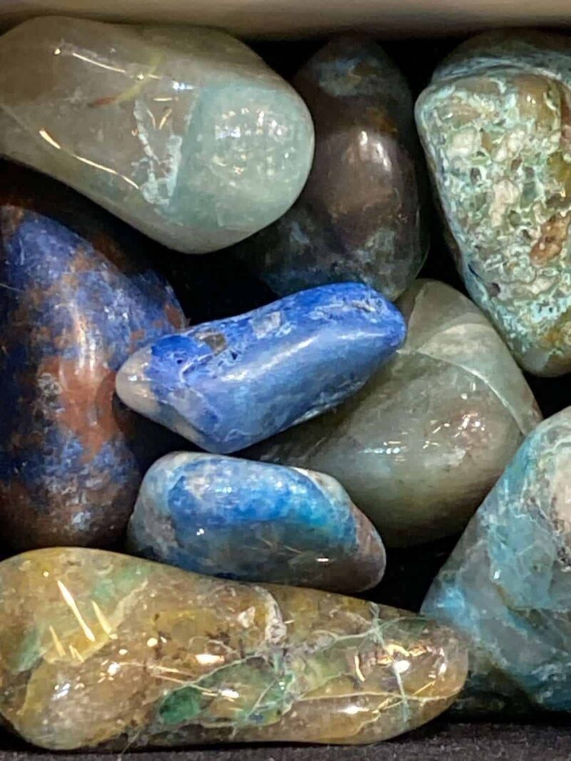 Shattuckite pierre roulee